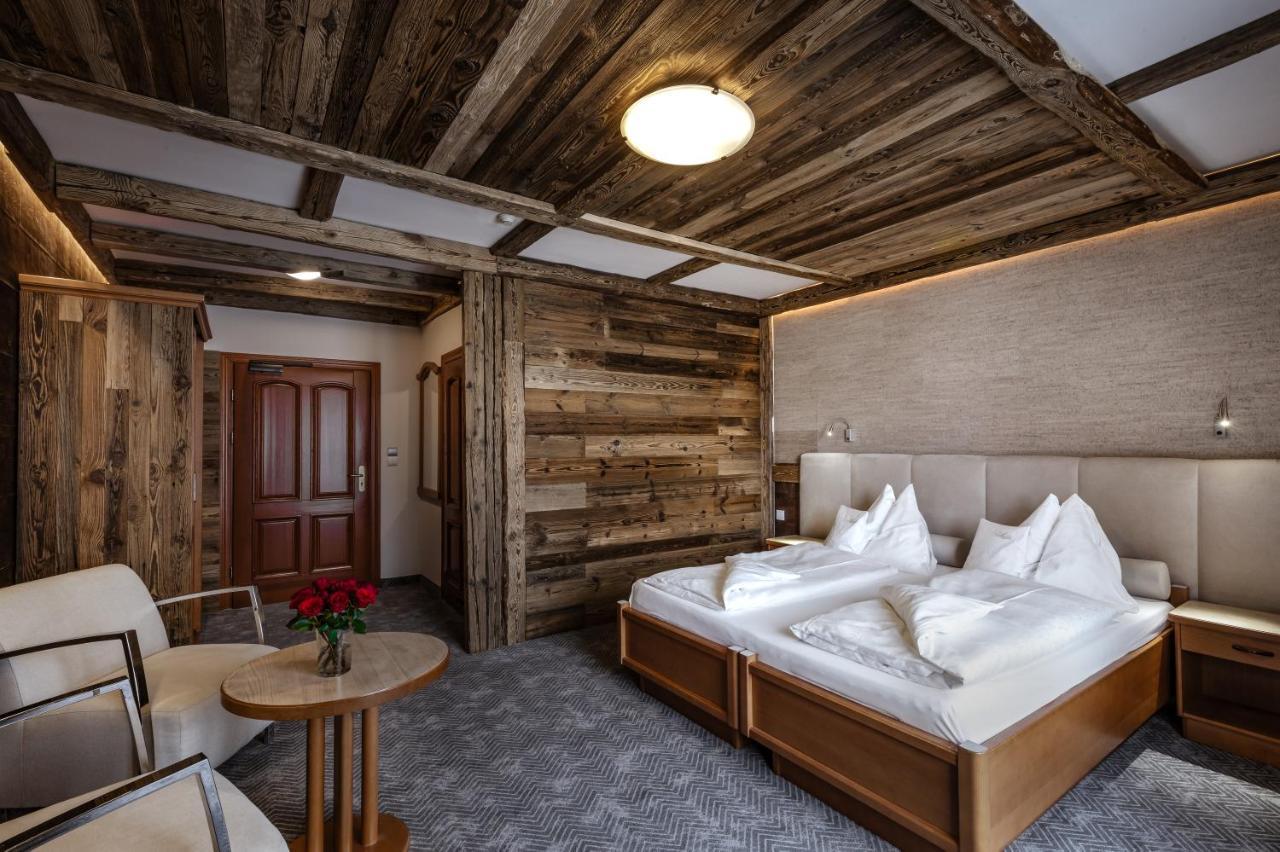 Alpejski Boutique Hotel カルパッチ エクステリア 写真
